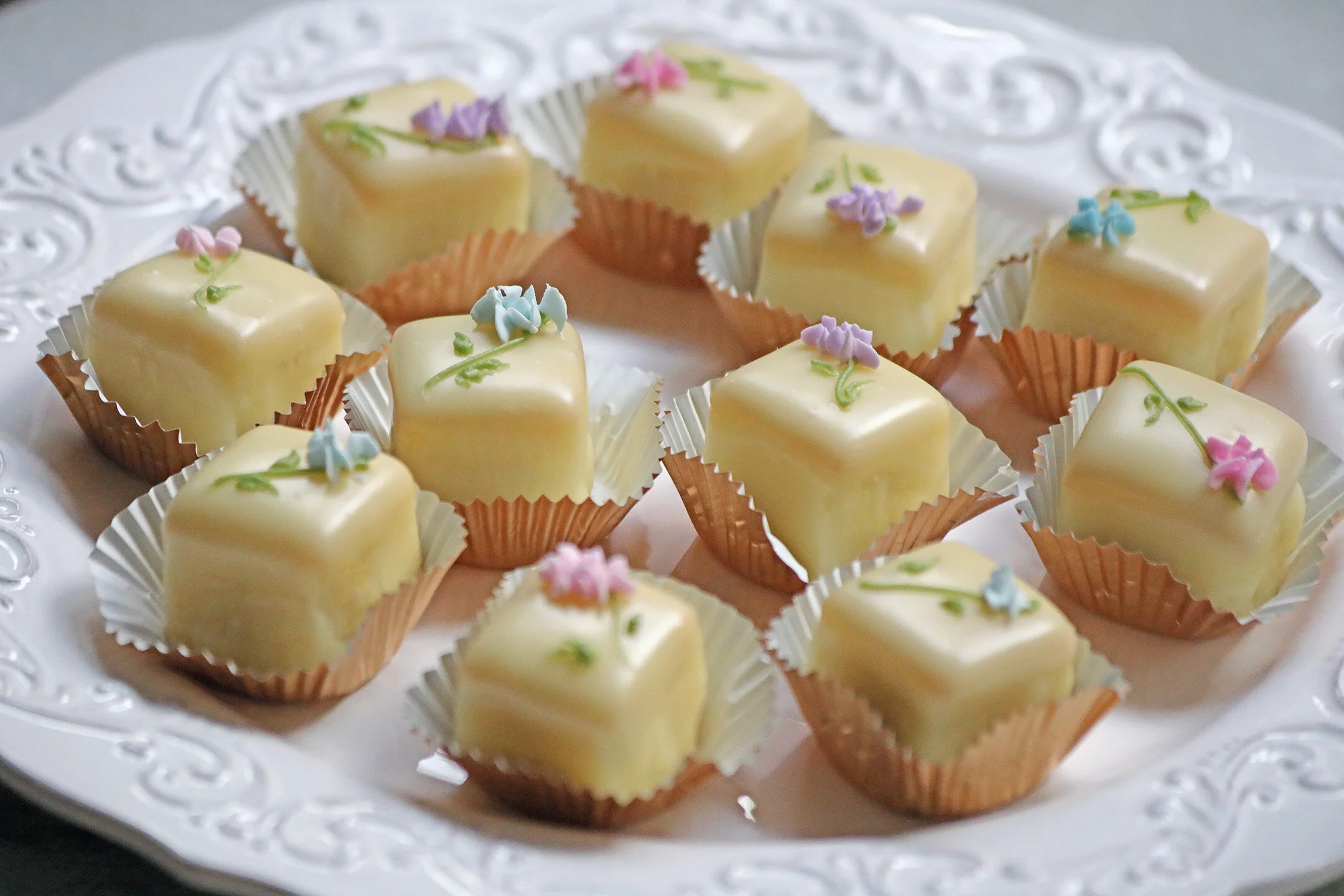 Box of 16 Lemon Petit Four Demitasse — Bon Vivant New York, Luxury